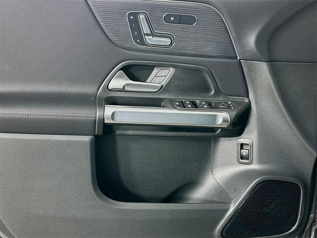 new 2026 Mercedes-Benz GLB 250 car, priced at $53,595