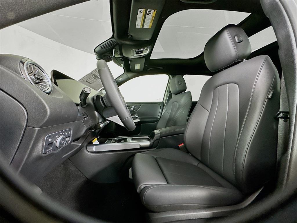 new 2026 Mercedes-Benz GLB 250 car, priced at $53,595