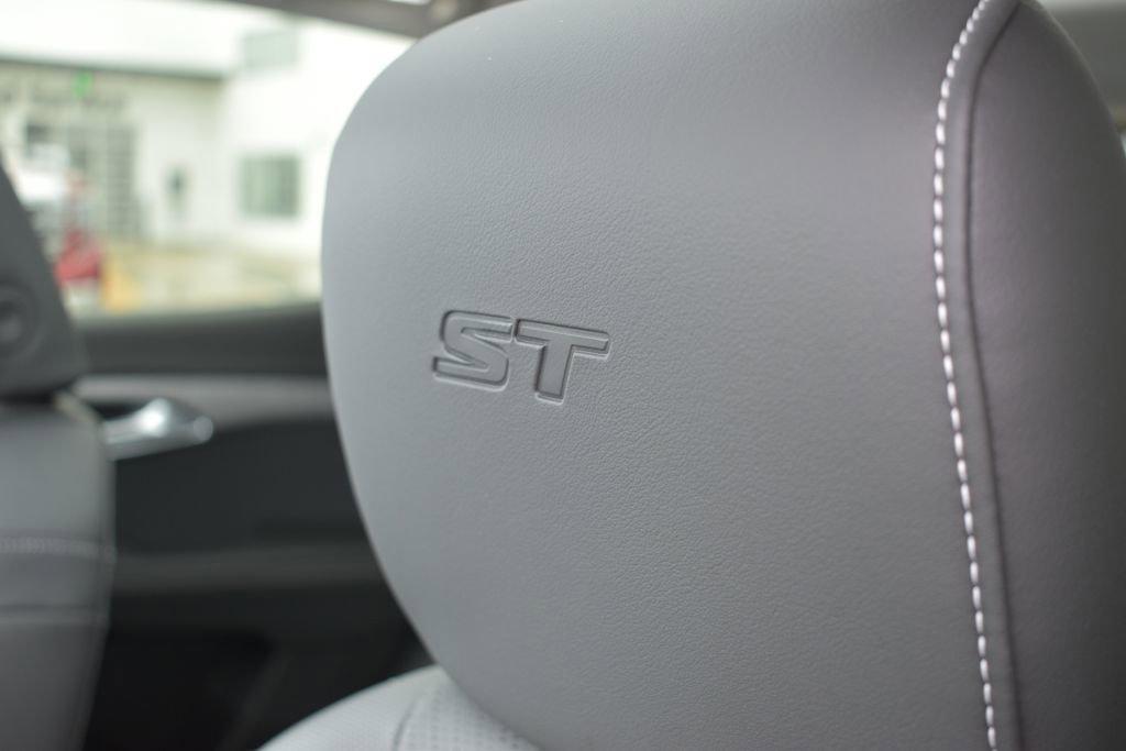 new 2026 Buick Envision car, priced at $49,260