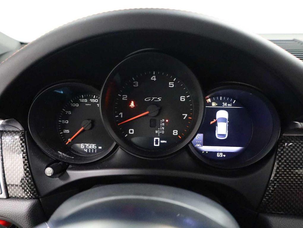 Porsche Macan view 24