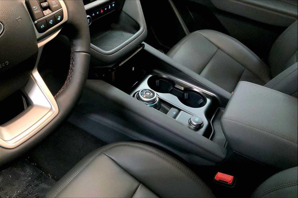 new 2025 Ford Explorer car, priced at $44,460