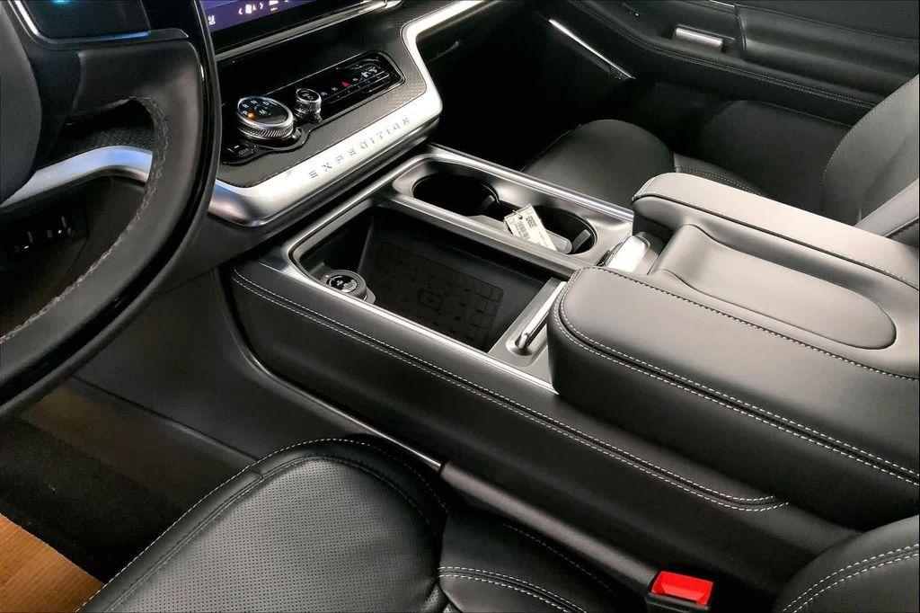 new 2025 Ford Expedition Max car, priced at $84,015