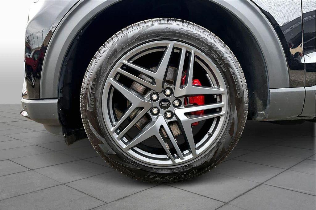 used 2025 Ford Explorer car, priced at $39,971