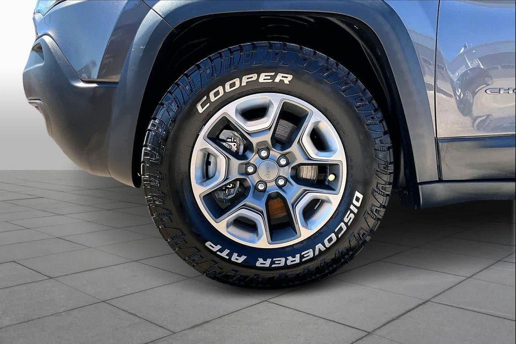 used 2019 Jeep Cherokee car, priced at $17,471