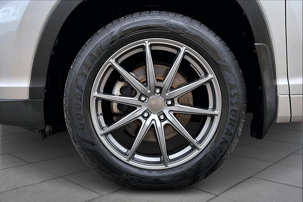 used 2014 Toyota Highlander car, priced at $12,575