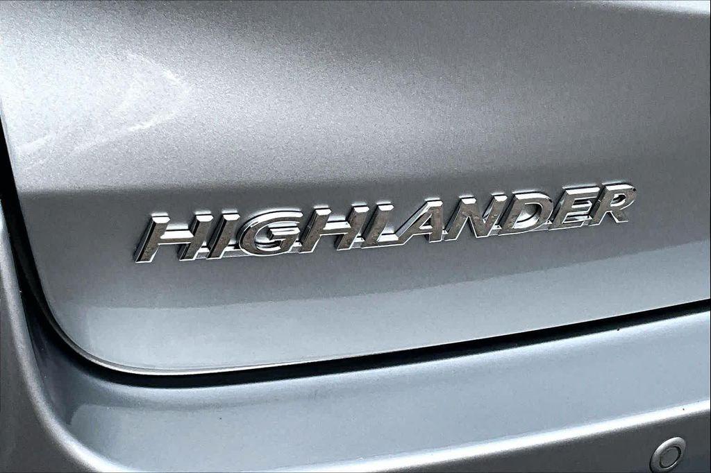 used 2014 Toyota Highlander car, priced at $12,575