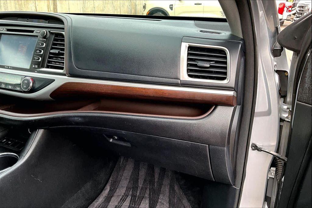 used 2014 Toyota Highlander car, priced at $12,575