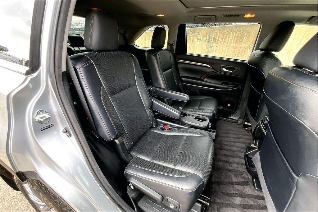 used 2014 Toyota Highlander car, priced at $12,575