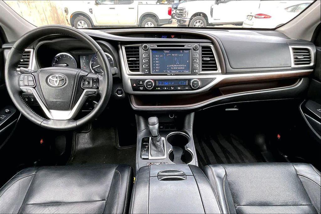 used 2014 Toyota Highlander car, priced at $12,575