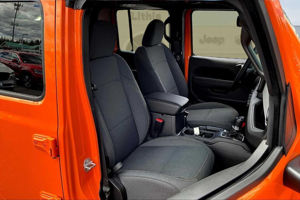 new 2025 Jeep Gladiator car, priced at $47,158