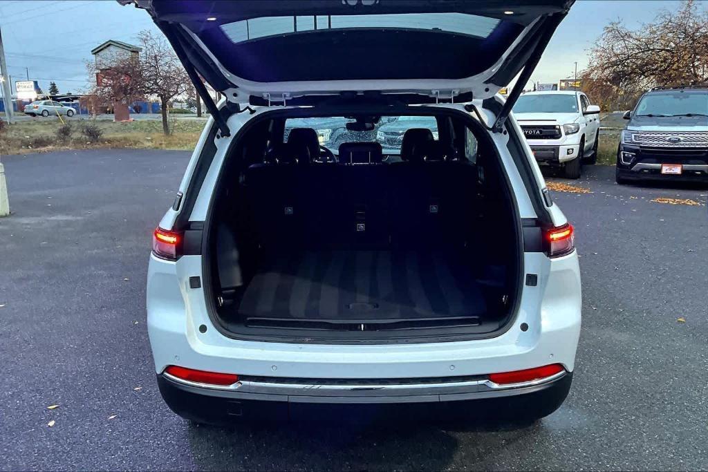 used 2024 Jeep Grand Cherokee car, priced at $31,995