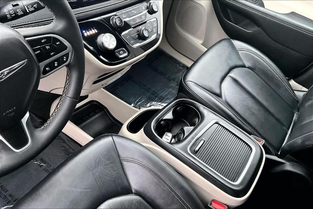 used 2024 Chrysler Pacifica Hybrid car, priced at $29,995