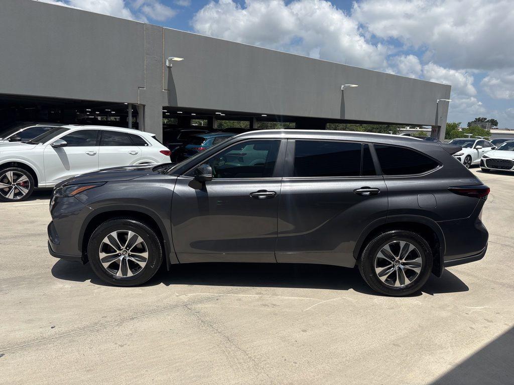 used 2025 Toyota Highlander car