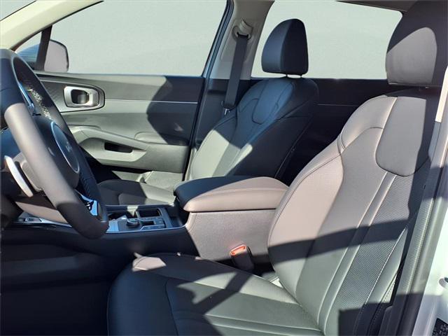 new 2025 Kia Sorento Hybrid car, priced at $38,945
