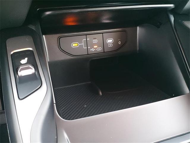 new 2025 Kia Sorento Hybrid car, priced at $40,690