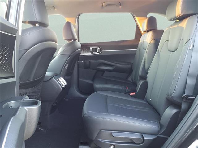 new 2025 Kia Sorento Hybrid car, priced at $40,690