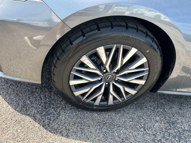 used 2023 Nissan Altima car, priced at $18,397