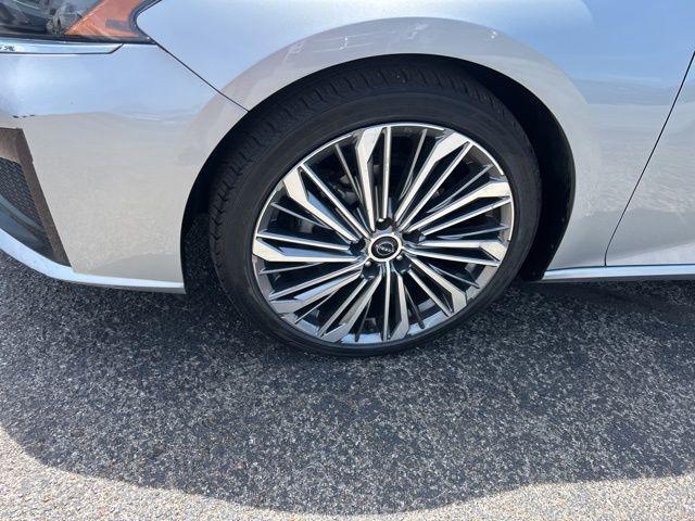 used 2023 Nissan Altima car, priced at $21,754