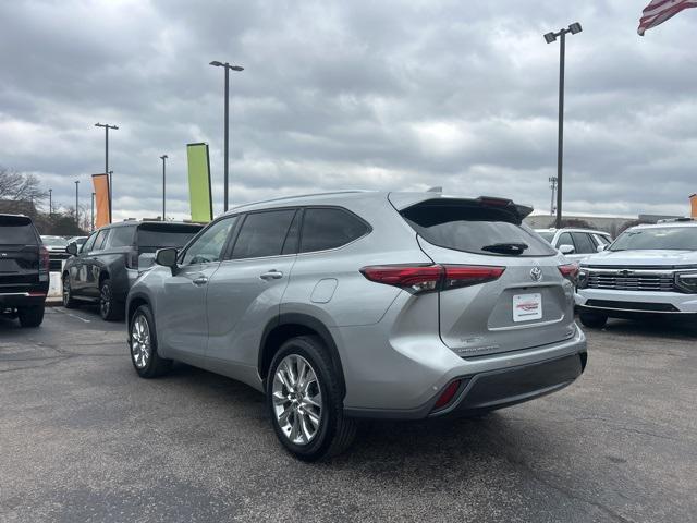 used 2023 Toyota Highlander car, priced at $37,828