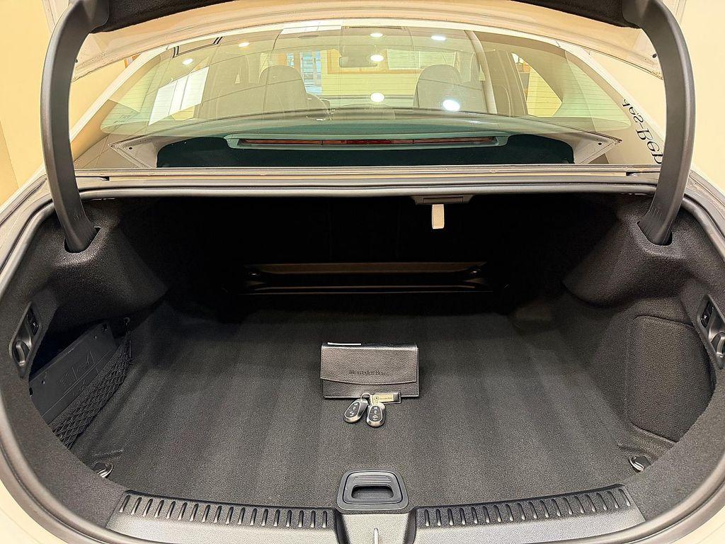 Mercedes-Benz E-Class view 27