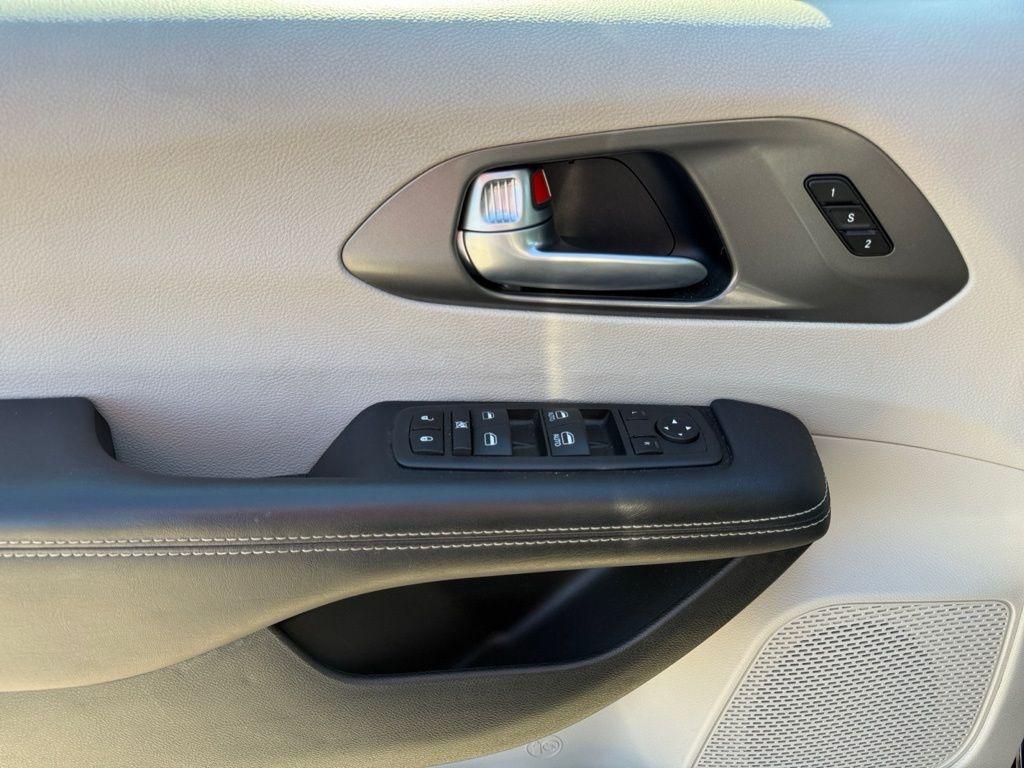 used 2024 Chrysler Pacifica car, priced at $29,488