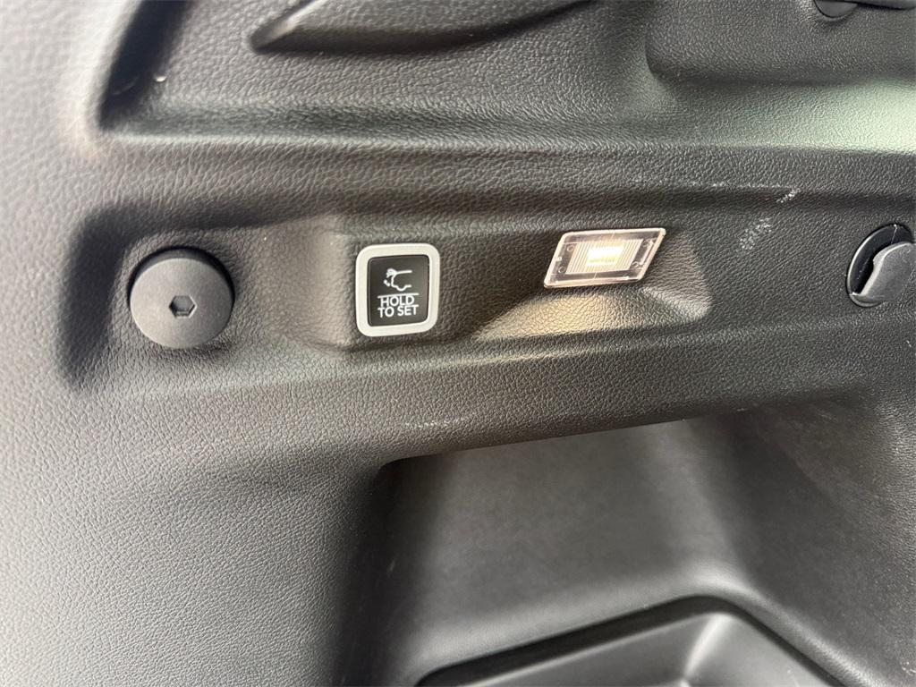 used 2025 Jeep Grand Cherokee L car, priced at $39,915