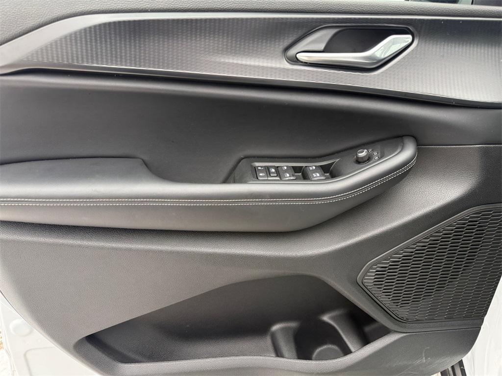 used 2025 Jeep Grand Cherokee L car, priced at $39,915