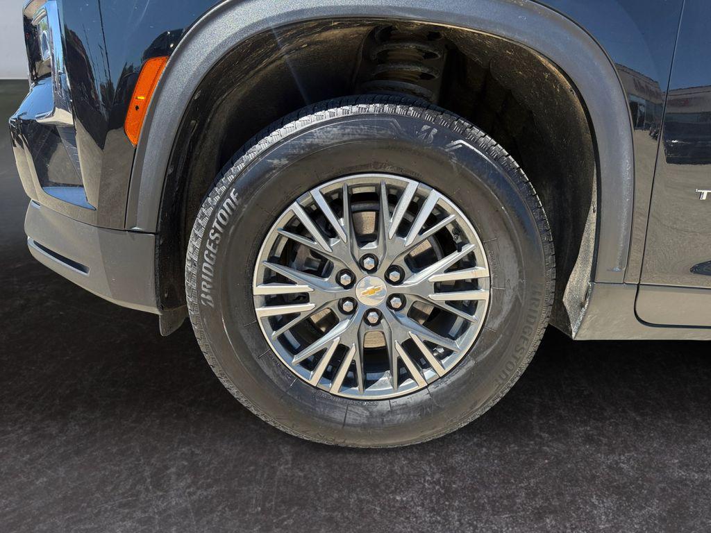 used 2025 Chevrolet Traverse car, priced at $36,837