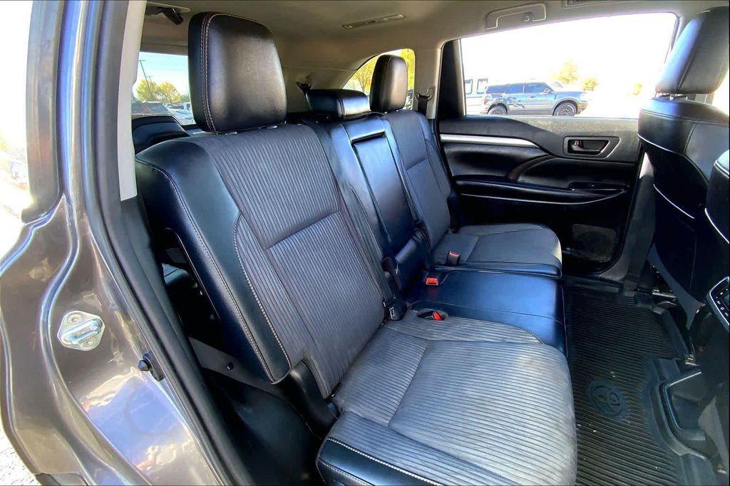 used 2019 Toyota Highlander car, priced at $21,280