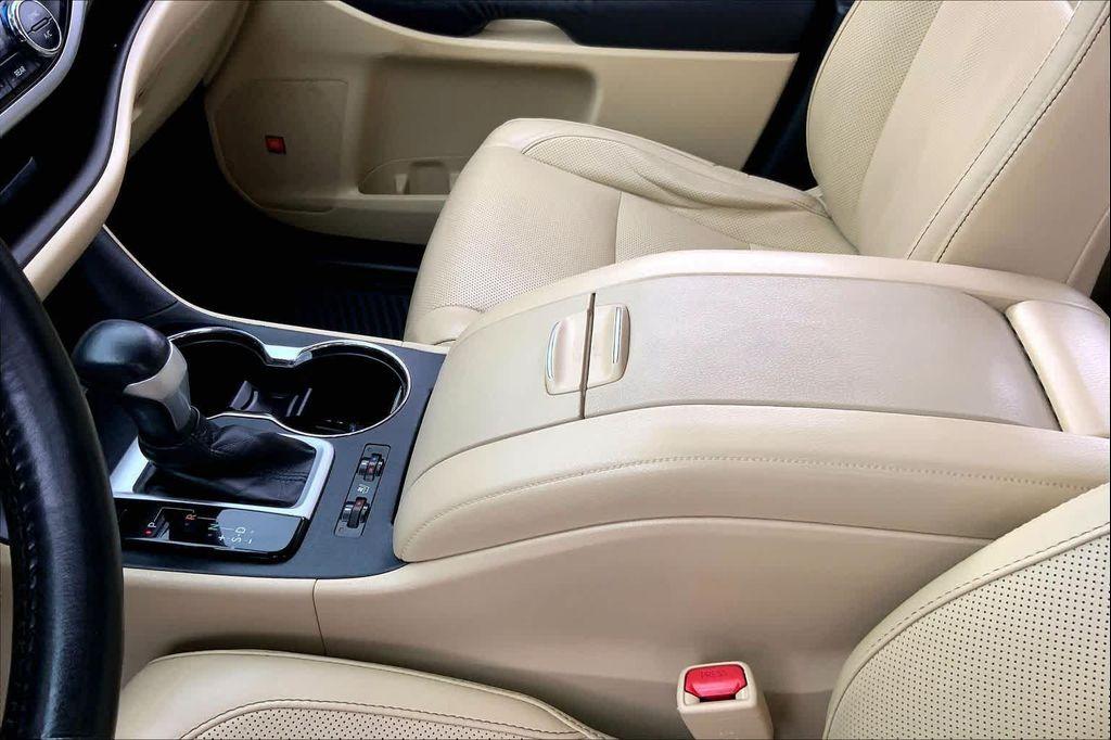 used 2015 Toyota Highlander car, priced at $21,900