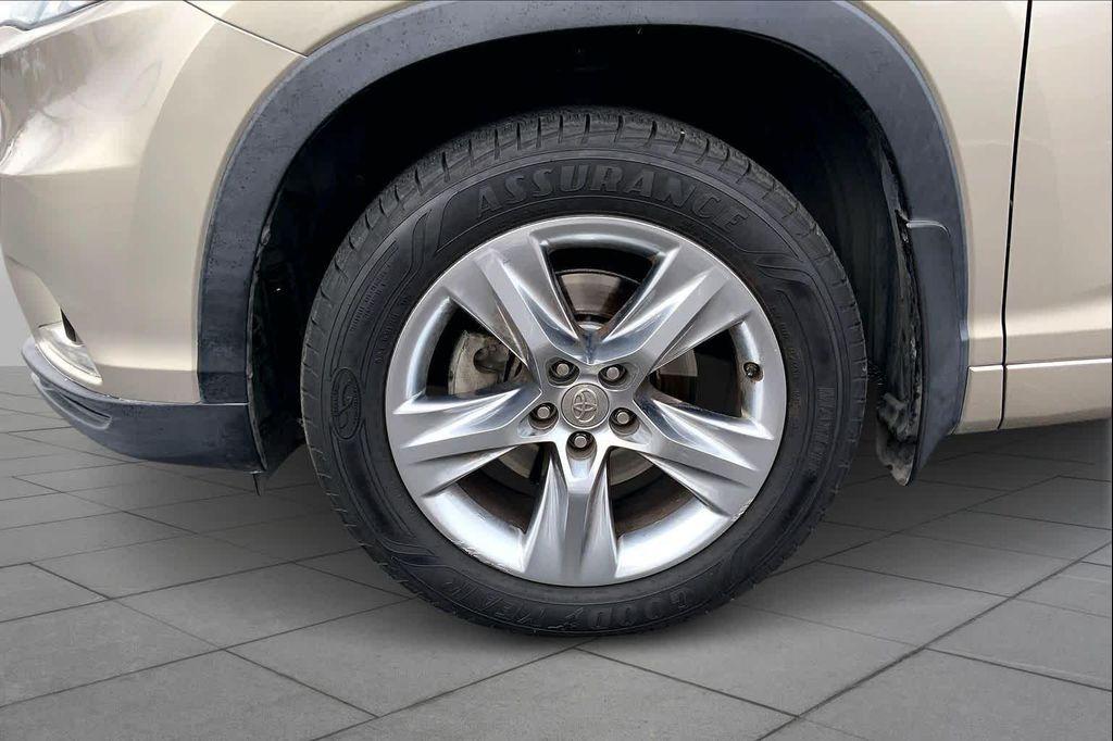 used 2015 Toyota Highlander car, priced at $21,900