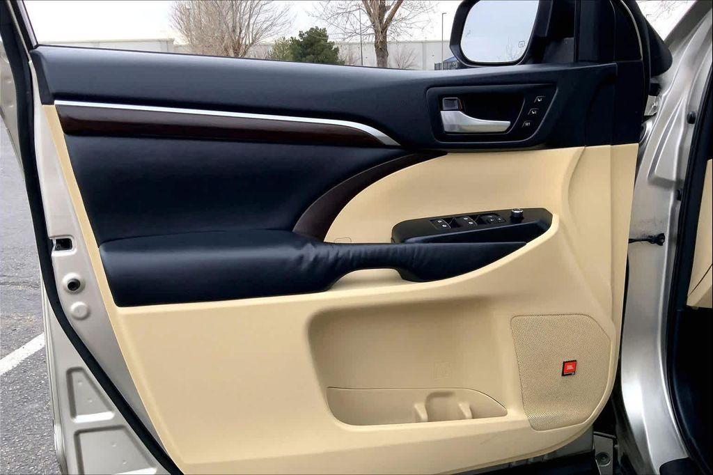 used 2015 Toyota Highlander car, priced at $21,900