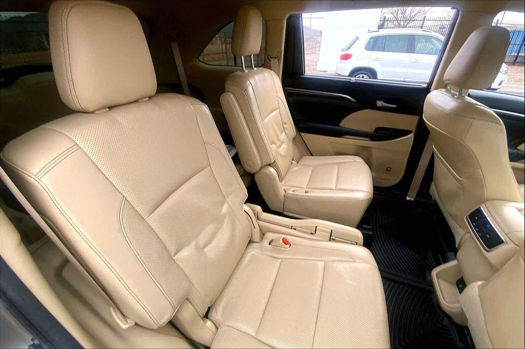 used 2015 Toyota Highlander car, priced at $21,900