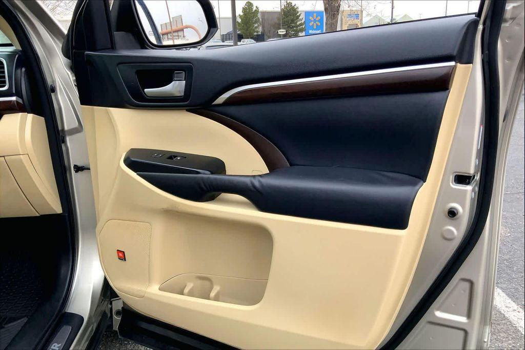 used 2015 Toyota Highlander car, priced at $21,900