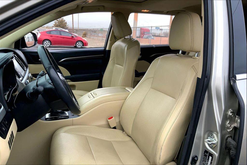 used 2015 Toyota Highlander car, priced at $21,900