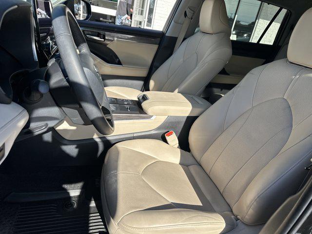 used 2024 Toyota Highlander car, priced at $40,990