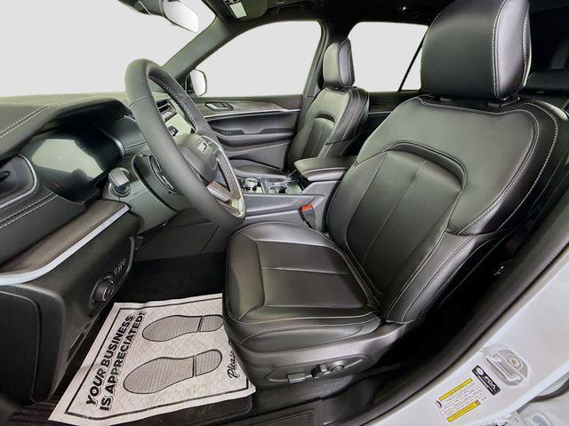 new 2025 Jeep Grand Cherokee car, priced at $43,140