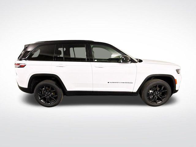 new 2025 Jeep Grand Cherokee car, priced at $43,140