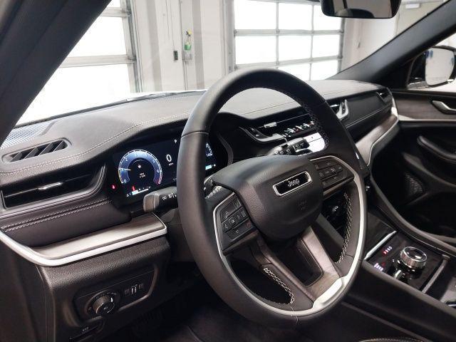 new 2025 Jeep Grand Cherokee car, priced at $43,640