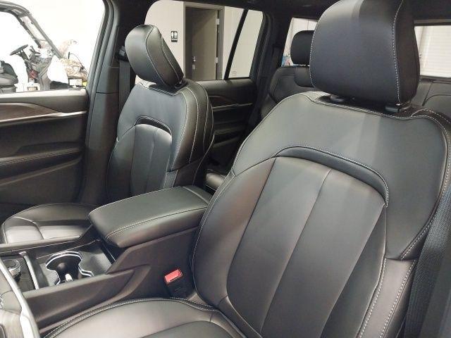 new 2025 Jeep Grand Cherokee car, priced at $43,640