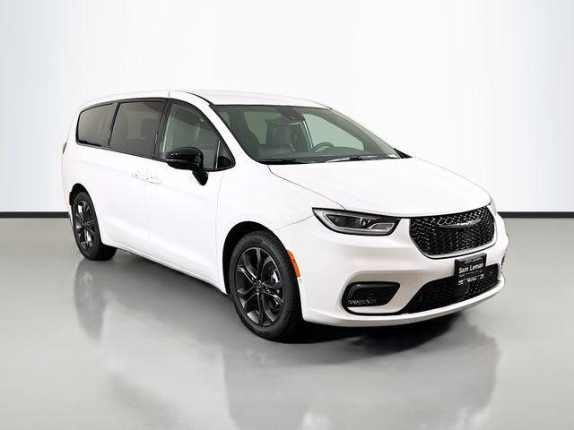 new 2026 Chrysler Pacifica car, priced at $42,560