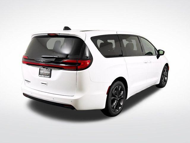 new 2026 Chrysler Pacifica car, priced at $43,560