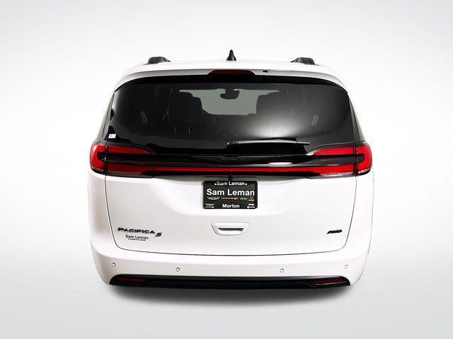 new 2026 Chrysler Pacifica car, priced at $45,725