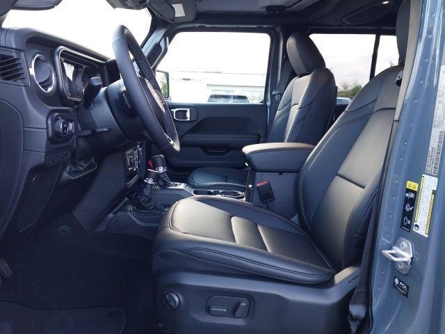 new 2025 Jeep Gladiator car, priced at $40,185