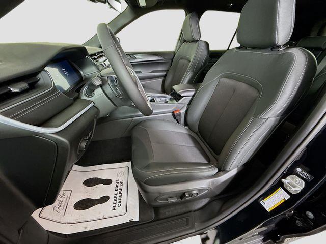 new 2026 Jeep Grand Cherokee car, priced at $39,917