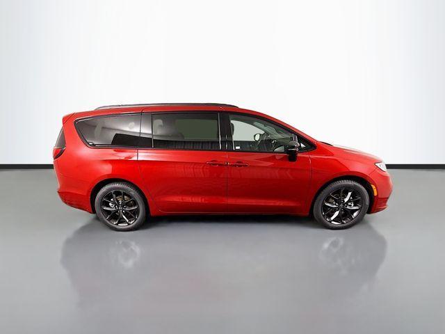 new 2026 Chrysler Pacifica car, priced at $41,592