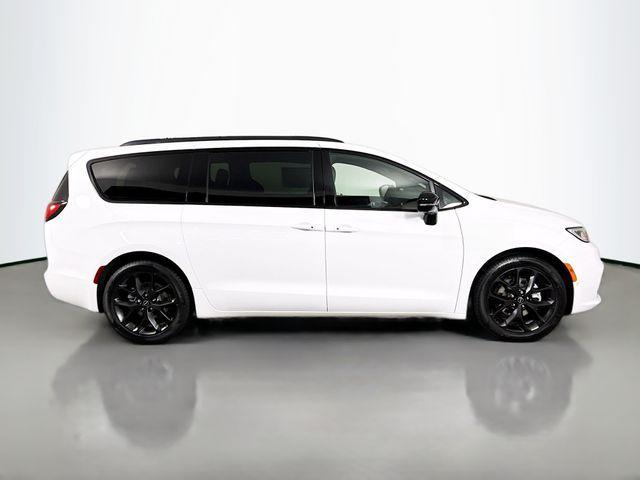 new 2026 Chrysler Pacifica car, priced at $45,437