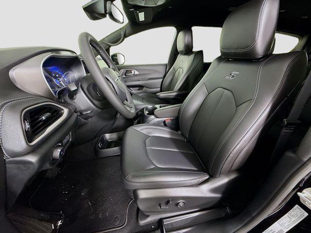 new 2026 Chrysler Pacifica car, priced at $40,885