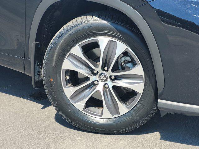used 2024 Toyota Highlander car, priced at $40,900