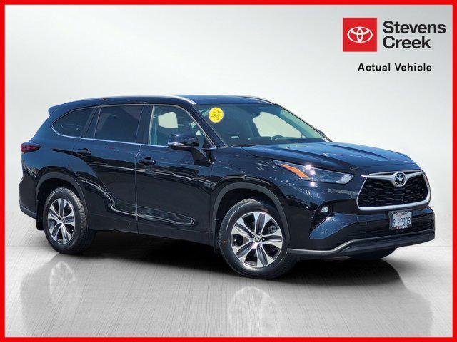 used 2024 Toyota Highlander car, priced at $40,900